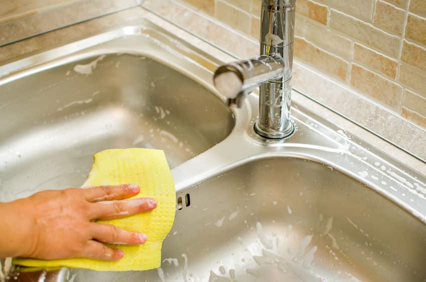 How to clean sinks with baking soda