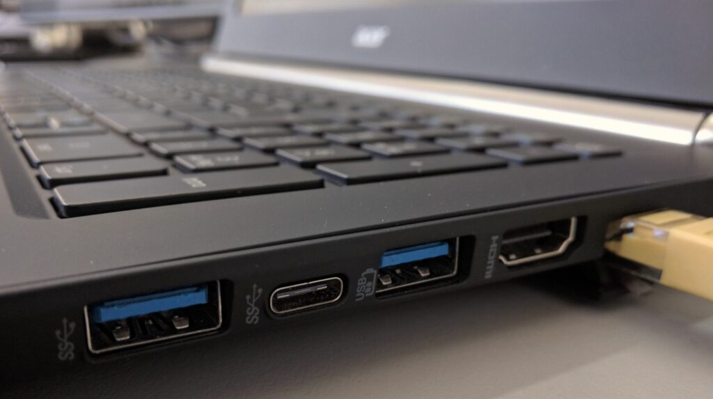 How to clean usb port on laptop